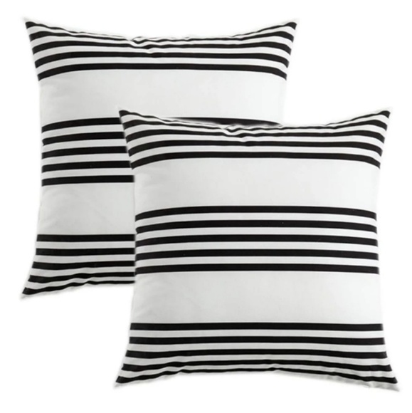 Other - SOLD 🎉HP🎉 Pillow Covers